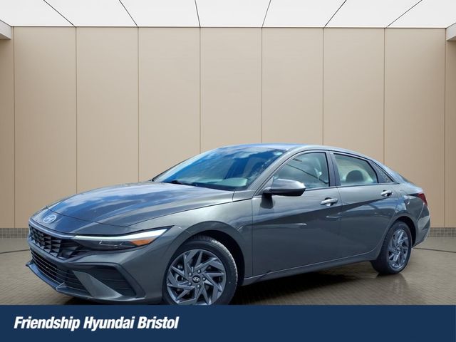 Amazon Gray 2024 Hyundai Elantra SEL FWD Sedan Front-Wheel Drive Continuously Variable Transmission