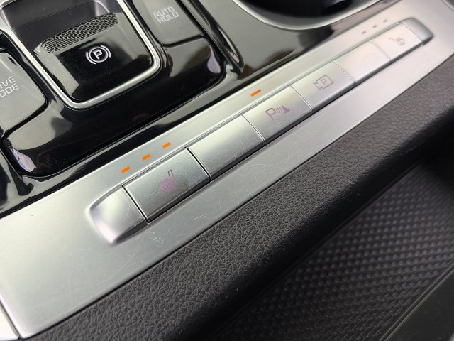 Used 2023 Kia Carnival Van