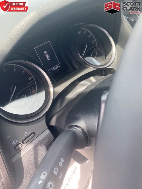 2024 Toyota Camry SE's photo
