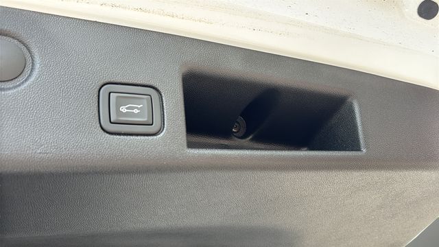 Used 2024 White Chevrolet LT image 33