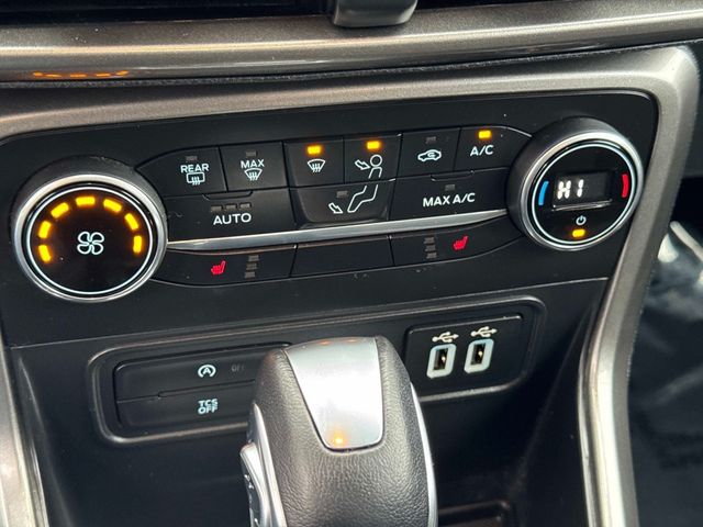 Used 2021 Smoke Metallic Ford SE image 23