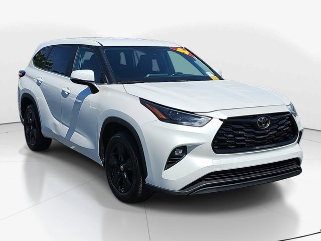 Pearl 2024 Toyota Highlander LE FWD SUV / Crossover Front-Wheel Drive 8-Speed Automatic