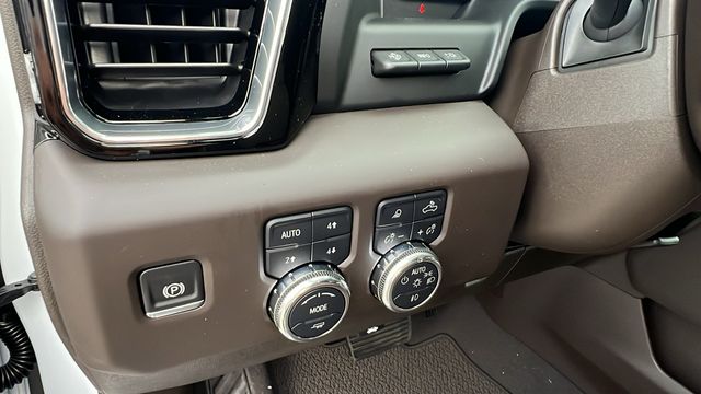 2024 GMC Sierra 3500HD Denali 38