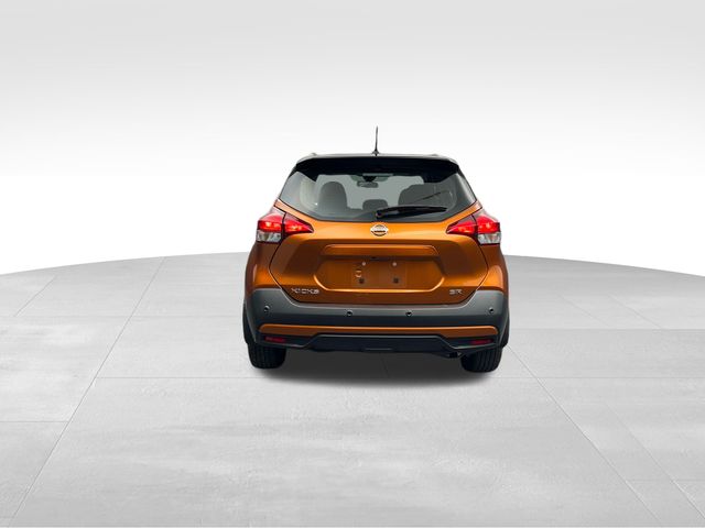 2020 Monarch Orange/Super Black Nissan Kicks SR FWD SUV