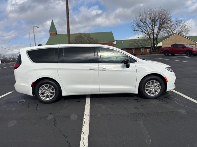 New 2026 White Chrysler Select image 8