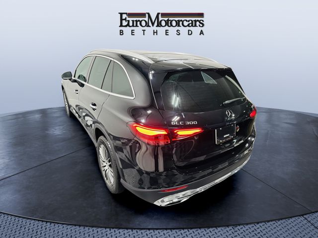 New 2026 Black Mercedes-Benz GLC 300 image 2