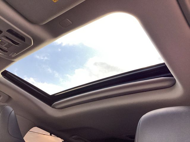 Used Car 2020 Toyota Highlander  Xle For Sale Under $25,000 In San Antonio, Texas