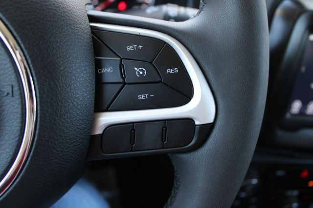 Used 2021 White Jeep Latitude image 6