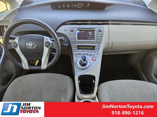 2015 Toyota Prius Two 28