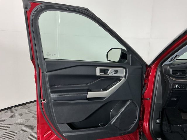 Used 2022 Red Ford Limited image 15