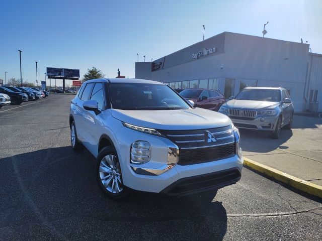 2026 Mitsubishi Outlander ES