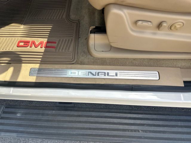 Used 2013 White GMC Denali image 11