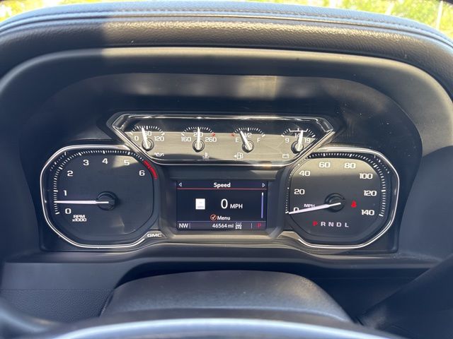 Used 2022 White GMC SLT image 24