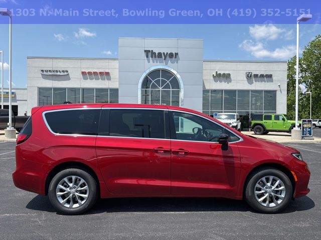 New 2025 Chrysler Pacifica Select 4D Passenger Van