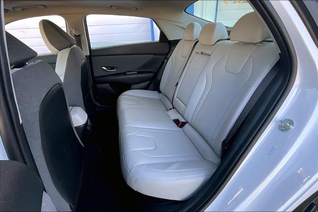 2022 Hyundai Elantra Hybrid Limited photo