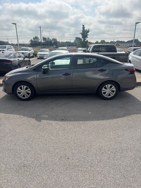 Gray (Gun Metallic) 2021 Nissan Versa Sedan Front-Wheel Drive Continuously Variable Transmission