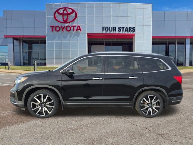 2021 Honda Pilot Touring FWD with Rear Captains Chairs