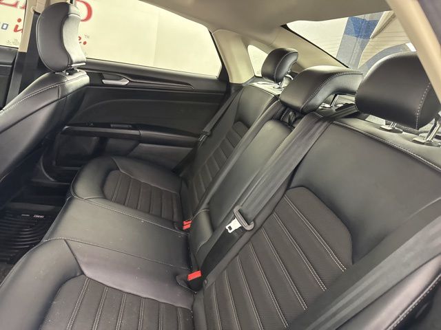2018 White Gold Ford Fusion Hybrid SE FWD Sedan