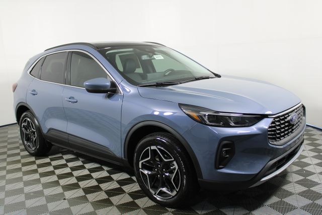 2026 Ford Escape Platinum's photo