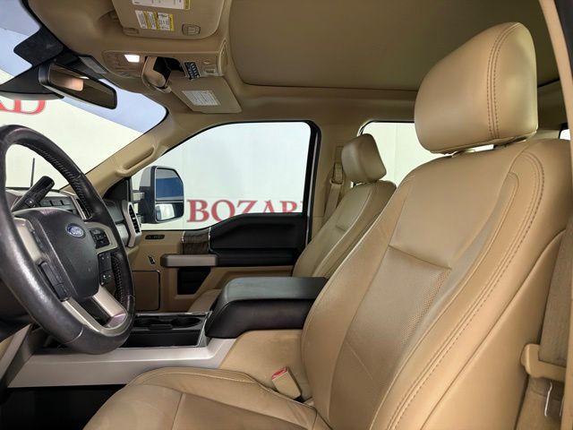 2019 White Platinum Clearcoat Metallic Ford Super Duty F-250 SRW Lariat 4X4 Truck