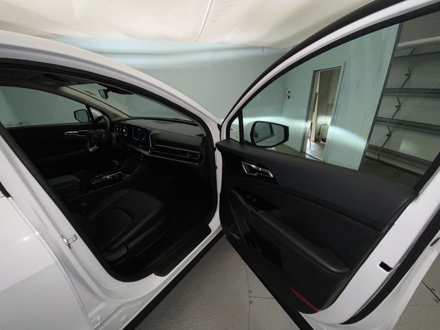 Used 2023 White Kia EX image 24