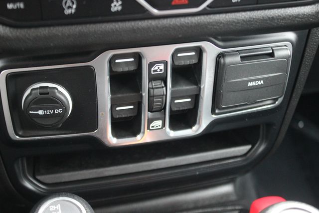 Used 2024 White Jeep Sport S image 10