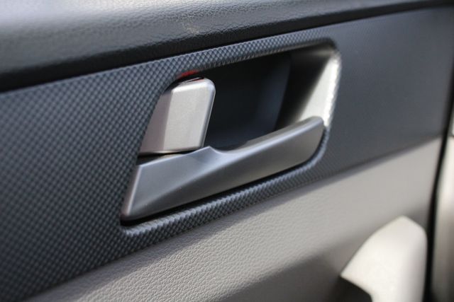 Used 2017 Black Hyundai Base image 5