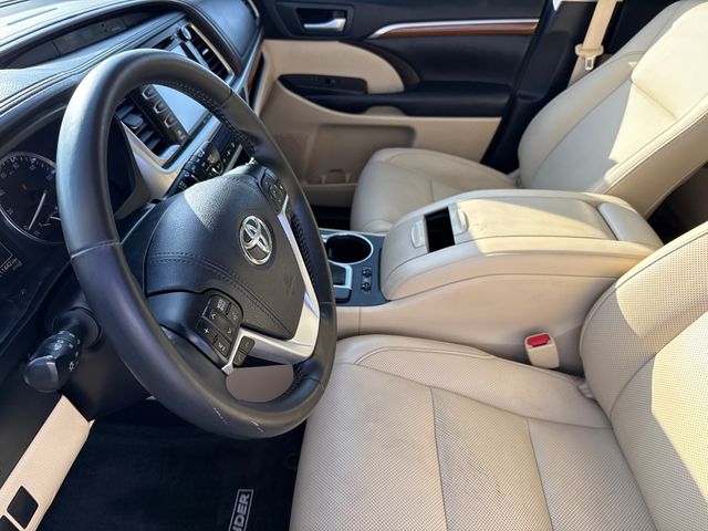 Used 2017 Toyota Highlander SUV