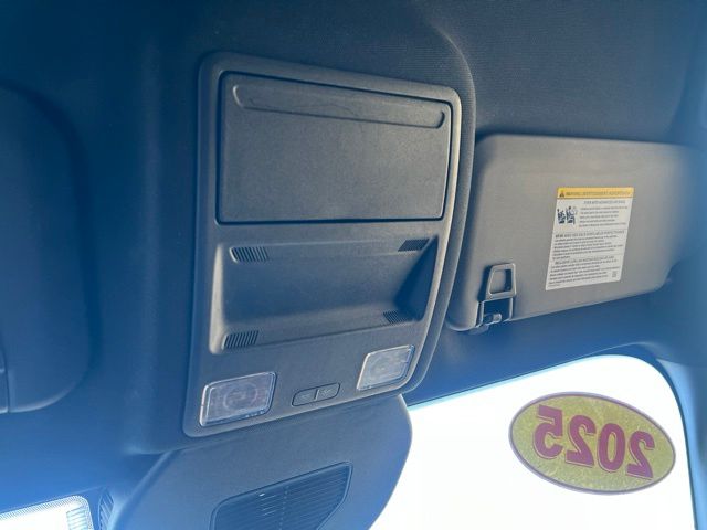 2025 Ford Escape Hybrid ST-Line Select - Silver Metallic exterior view 16