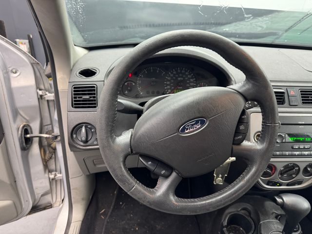 2006 Ford Focus ZX5 14