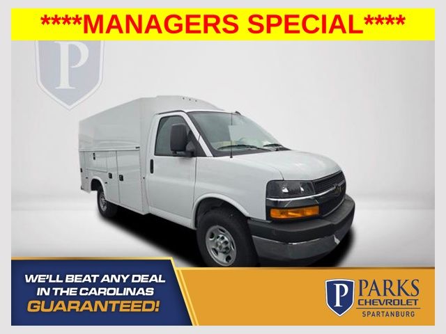 Summit White 2025 Chevrolet Express Chassis Van Rear-Wheel Drive 8-Speed Automatic