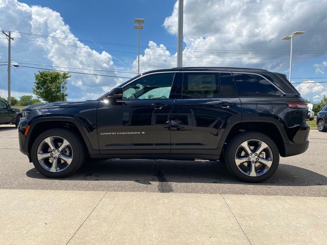 2026 Jeep Grand Cherokee Limited - Diamond Black exterior view 8
