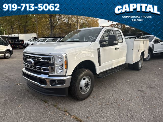 2025 Ford F-350 Super Duty Chassis Cab XL's photo