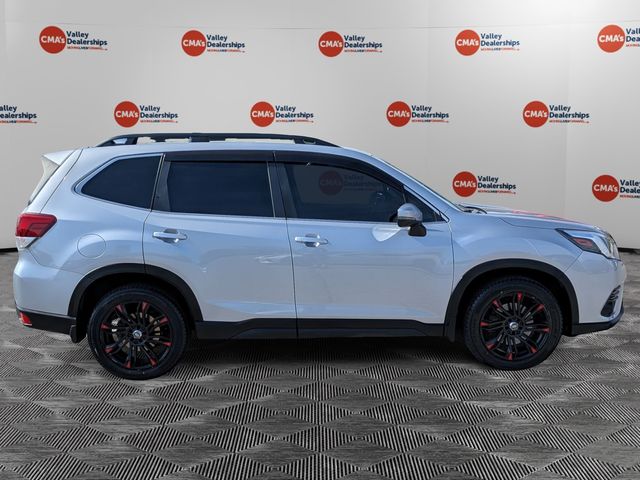 View vehicle photo 4