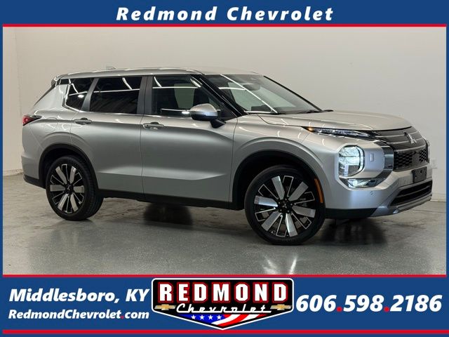 Silver 2025 Mitsubishi Outlander SE FWD SUV / Crossover Front-Wheel Drive Continuously Variable Transmission