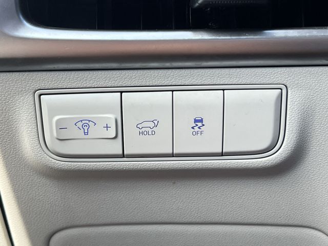 Used 2025 Green Hyundai SEL image 29