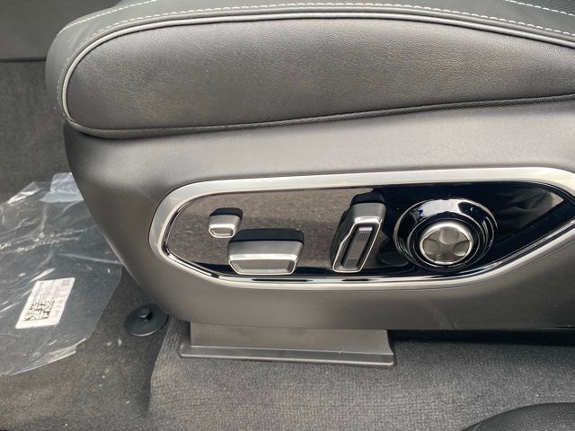 new 2025 Jeep Grand Cherokee car, priced at $52,418