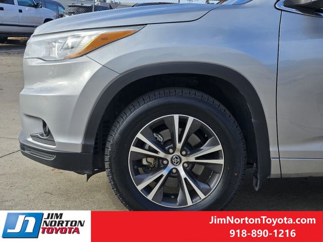 2016 Toyota Highlander XLE V6 11