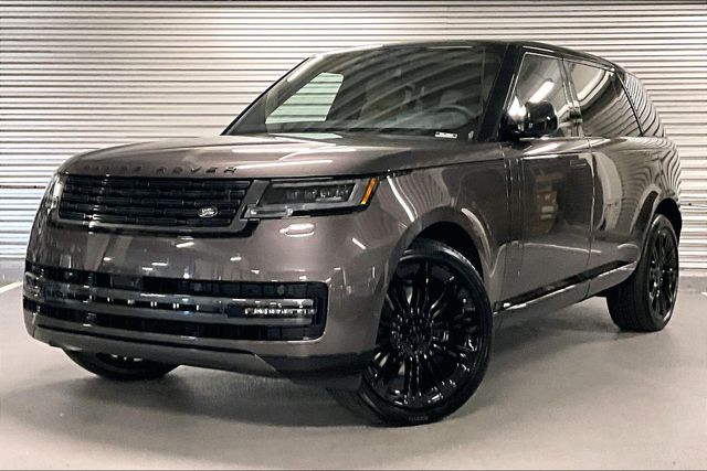 Gray (Charente Grey Prem Met) 2026 Land Rover Range Rover P530 SE LWB AWD SUV / Crossover All-Wheel Drive 8-Speed Automatic