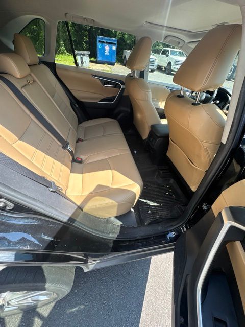 Used 2022 Black Toyota XLE Premium image 8