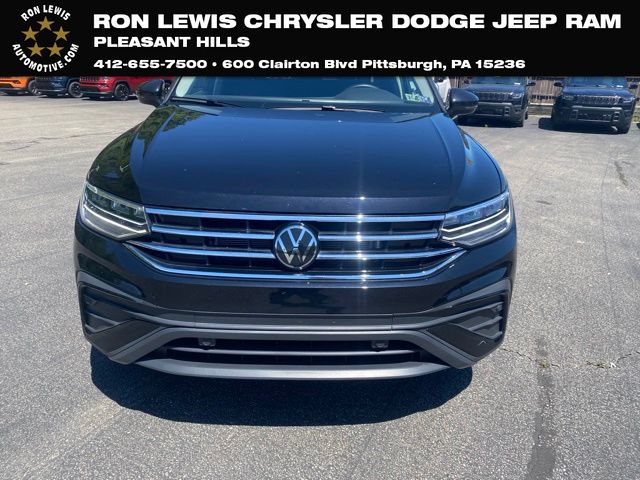Deep Black 2024 Volkswagen Tiguan SE 4Motion SUV / Crossover All-Wheel Drive 8-Speed Automatic