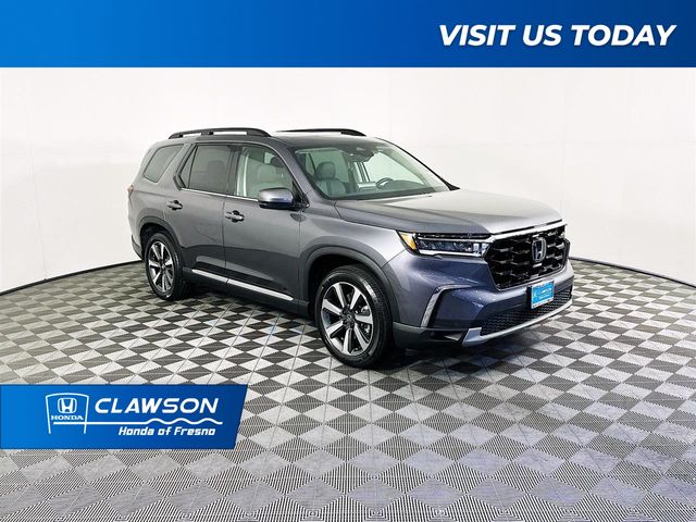 2023 Honda Pilot Touring 2WD's photo