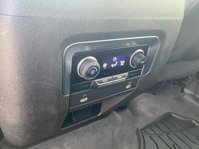 2021 Chevrolet Suburban LS photo