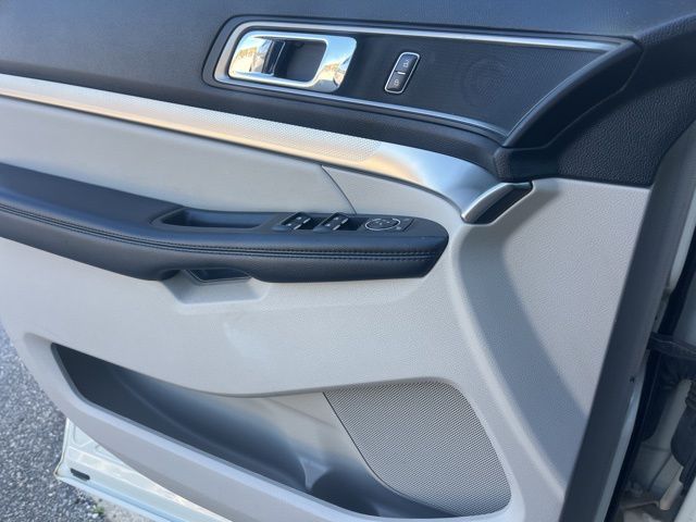 Used 2018 Silver Ford XLT image 6