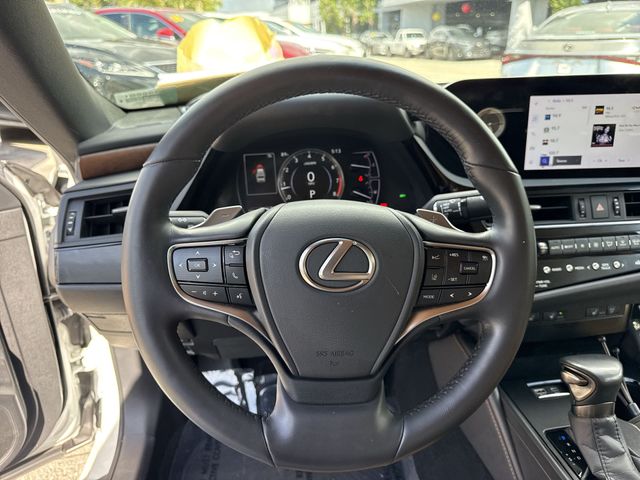 Used 2024 Lexus ES Sedan