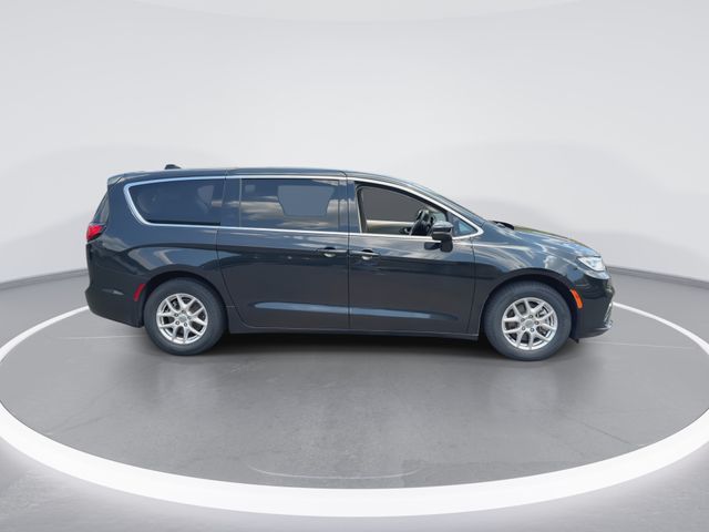 Used 2023 Black Chrysler Touring L image 9