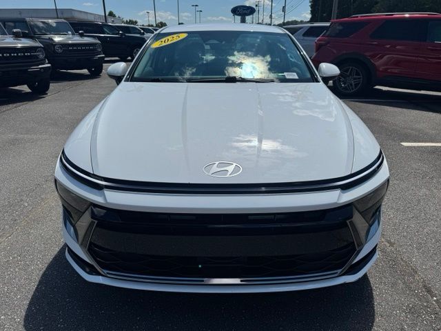 Used 2025 White Hyundai SEL image 2