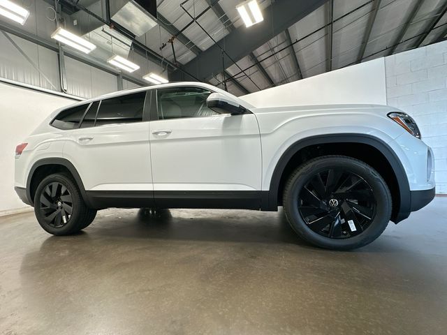 2026 Volkswagen Atlas 2.0T SE w/Technology White/off-white at Subaru and VW of Moon Township