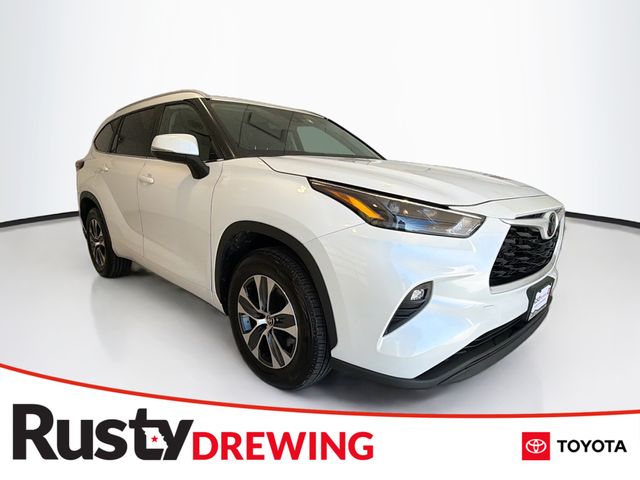 White (Wind Chill Pearl) 2025 Toyota Highlander SUV / Crossover Front-Wheel Drive 8-Speed Automatic