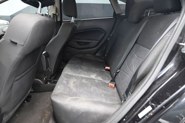 2015 Ford Fiesta SE - 7